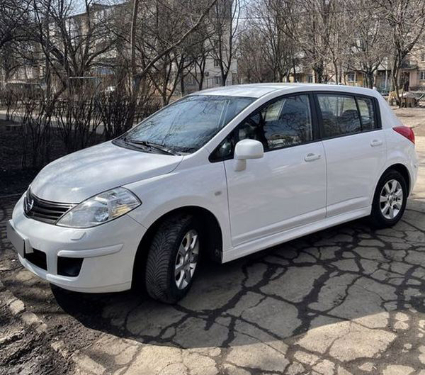 nissan tiida 2011