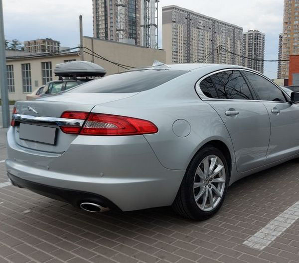 jaguar xf 2013