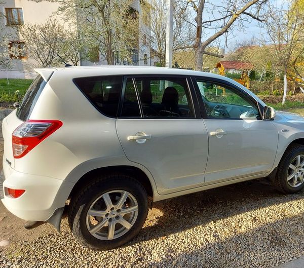 toyota rav4 2011