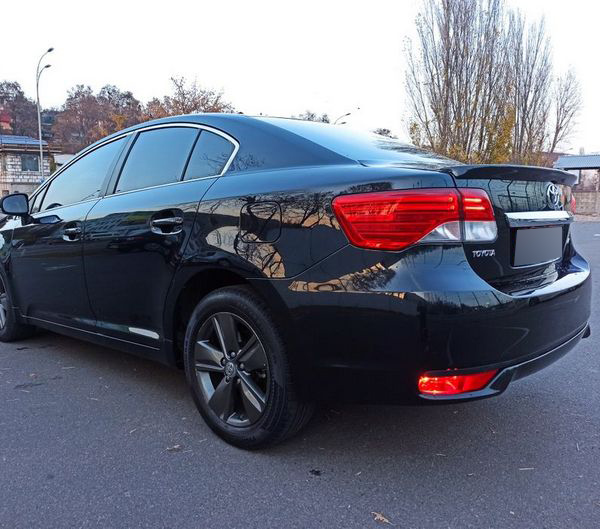 toyota avensis 2015