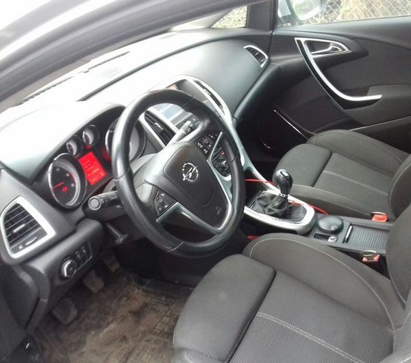 opel astra 2011