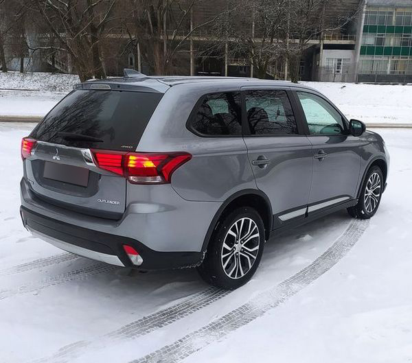 mitsubishi outlander 2017