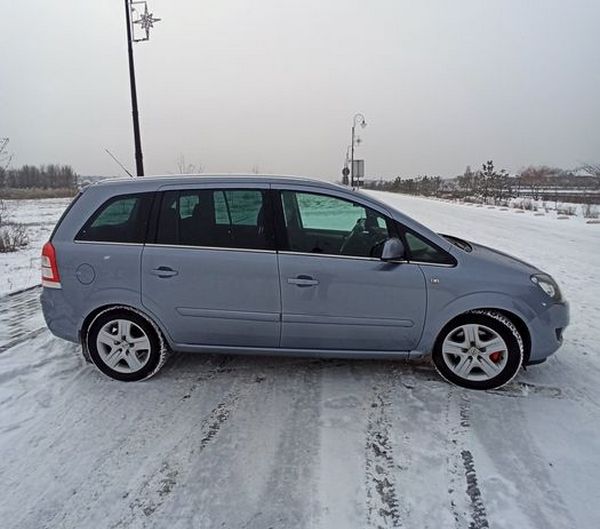 opel zafira 2011