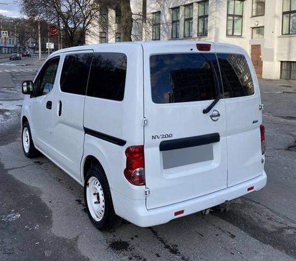 nissan nv200 2010