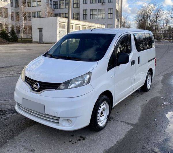 nissan nv200 2010